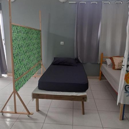 Laure Hebergement Loue Lits En Dortoir Hostel Faaa Exterior photo
