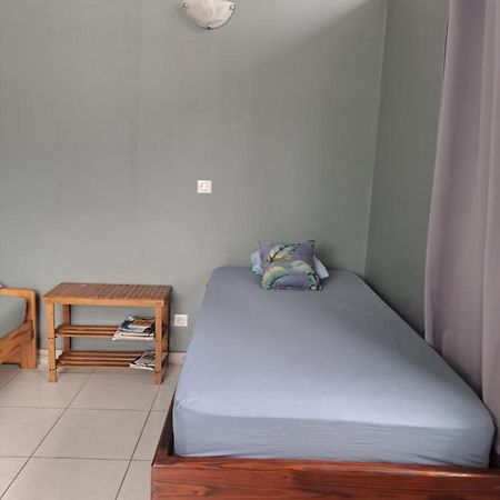Laure Hebergement Loue Lits En Dortoir Hostel Faaa Exterior photo