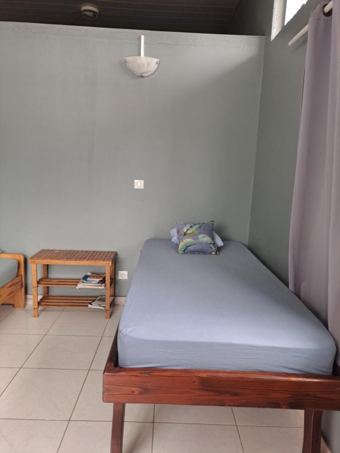 Laure Hebergement Loue Lits En Dortoir Hostel Faaa Exterior photo